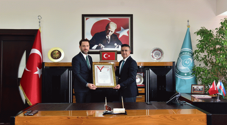 Kızılay'dan, Balıkesir Üniversitesi'ne Bronz Madalya ve Berat Belgesi