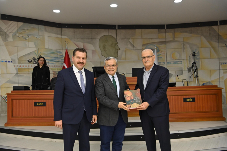 'Mehmet Akif Ersoy'a Saygı' Kitabı Meclis Üyelerine Dağıtıldı