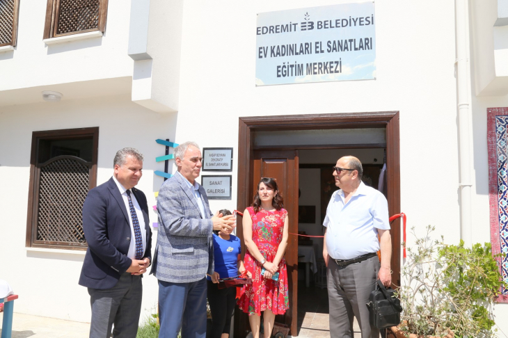 Edremit Belediyesi El Sanatları Sergisi Açıldı