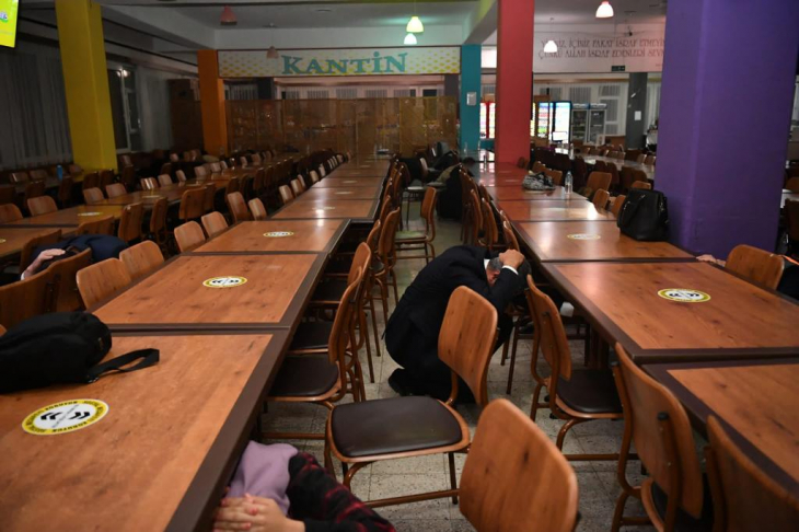 Öğrenci Yurdunda Deprem Anı ve Tahliye Tatbikatı Yapıldı