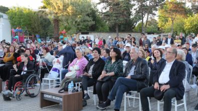 Edremit'te Anneler Günü Konserle Kutlandı